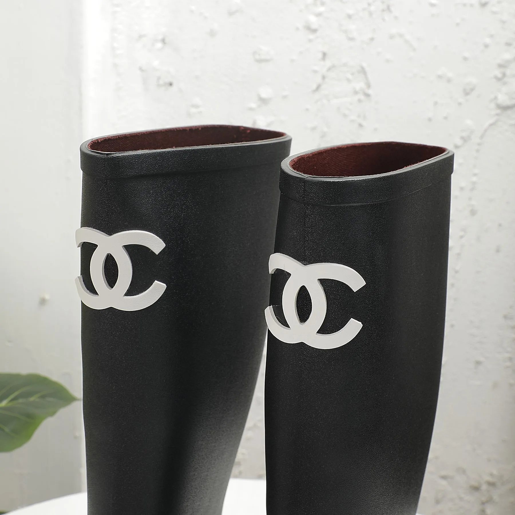 👟👟Ex-factory price 460👟👟 Women's Shoes Factory Women's Shoes Women's Clothing Women's CH Rain Boots CHANEL Chanel 22vs Summer Internet Celebrity Popular Rain Boot Series [Colorful Hot One-piece Rain Boots] I bought a pair of rain boots that are very good-looking this season. They are limited to single digits in domestic counters. You can’t get them unless you are Vic. I am so lucky. I really love these rain boots. I love them so much. The upper feet are soft and waxy. They are so comfortable. With these boots, whether you have O-shaped legs, Purchased at counter for 7800! ! ! Exclusive mold opening and customization on the entire network, after one month of adjustment to restore the genuine grade, counter inspection level, only genuine grade! ! Flash sale on all products on the market! ! Fabric: Original open mold T👟👟Ex-factory price U one-piece molding Inner: Original customized imported Lycra injection molding Feet: Original injection molding pad Packing: Original packaging Code number: 35-41 ☀Color: 5 colors produced simultaneously on the official website